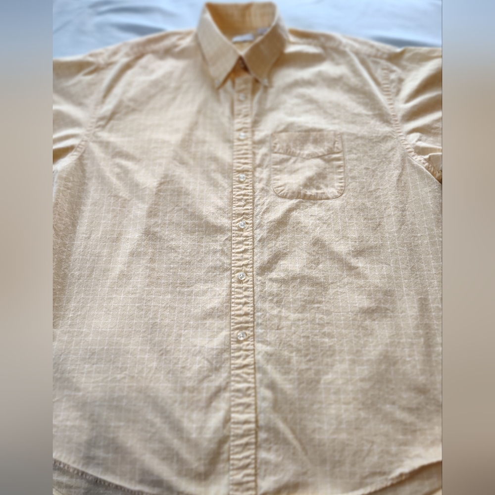 VAN HEUSEN  Men's Button Up Shirt Size XL Short Sleeves Smoke Free Home